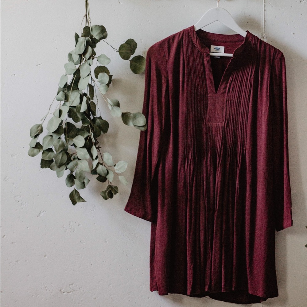 Short, long sleeve, maroon dress